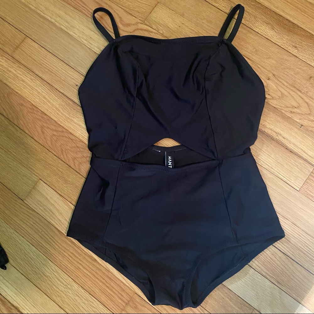 Manta “Pin Up” swimsuit with belly slit. Amazing quality. Size L